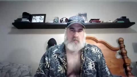 Snapshot of straightbear4you chatting on 15, 10, 2025 Straightbear4you online show from 15, 10, 2025