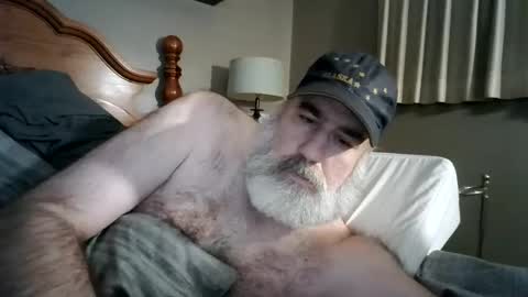 Snapshot of straightbear4you chatting on 20, 10, 2025 Straightbear4you online show from 20, 10, 2025