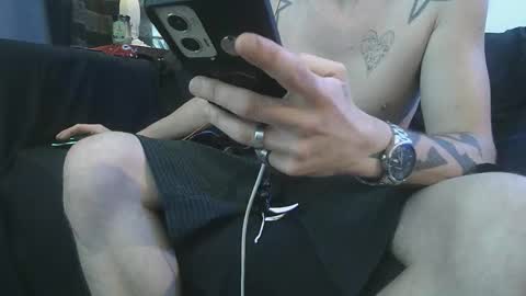 Snapshot of straitpipermann22 chatting on 28, 10, 2025 straitpipermann22 online show from 28, 10, 2025