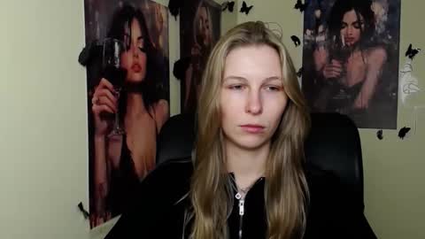 Snapshot of stranger_giirl chatting on 23, 4, 2026 Amalia online show from 23, 4, 2026