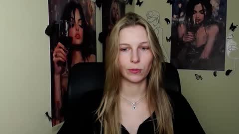 Snapshot of stranger_giirl chatting on 23, 4, 2026 Amalia online show from 23, 4, 2026