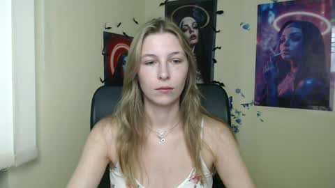 Snapshot of stranger_giirl chatting on 23, 6, 2026 Amalia online show from 23, 6, 2026
