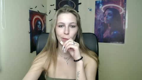 Snapshot of stranger_giirl chatting on 8, 7, 2026 Amalia online show from 8, 7, 2026