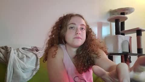 Snapshot of strawberrylotsacake chatting on 9, 9, 2025 Strawberrylotsacake online show from 9, 9, 2025