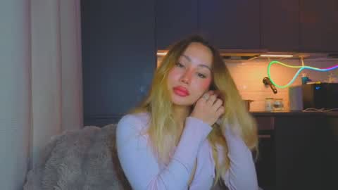 Snapshot of strawberrypie99 chatting on 26, 4, 2026 Tati and Lola online show from 26, 4, 2026