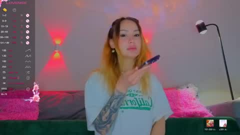 Snapshot of strawberrypie99 chatting on 29, 5, 2026 Tati and Lola online show from 29, 5, 2026