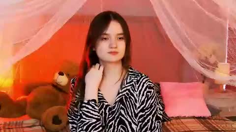 Snapshot of strawbunnybite chatting on 19, 6, 2026 Bunny online show from 19, 6, 2026