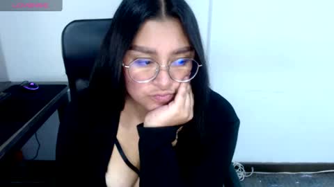 Snapshot of strawlux chatting on 1, 4, 2026 strawlux online show from 1, 4, 2026