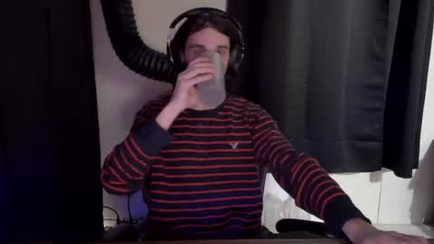 Snapshot of stringgreens777 chatting on 4, 2, 2026 stringgreens777 online show from 4, 2, 2026