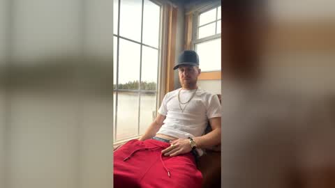 Snapshot of strokinbytheocean chatting on 31, 3, 2026 strokinbytheocean online show from 31, 3, 2026