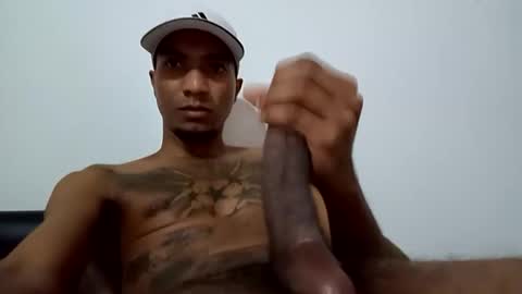 Snapshot of stronganddelicious chatting on 17, 11, 2025 stronganddelicious online show from 17, 11, 2025