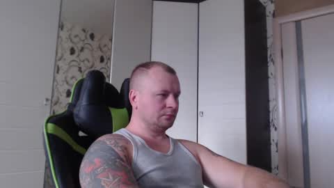 Snapshot of strongass18 chatting on 17, 12, 2024 Alex online show from 17, 12, 2024