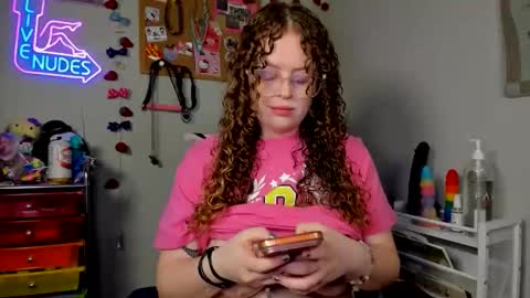 Snapshot of strwbby chatting on 13, 5, 2026 Strwbby online show from 13, 5, 2026