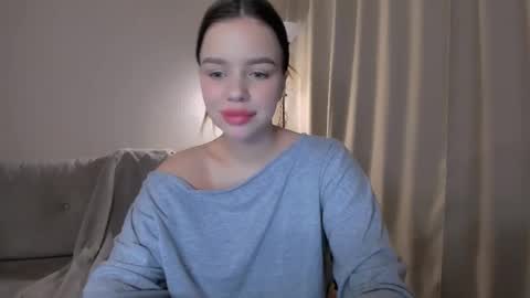 Snapshot of stuffed_cookie chatting on 27, 1, 2025 Mary online show from 27, 1, 2025