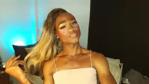 Snapshot of suannyklatten_ chatting on 22, 3, 2026 Suanny Klatten It is my account independent online show from 22, 3, 2026