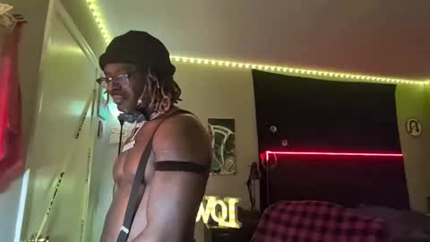 Snapshot of suavechocolatecity chatting on 14, 5, 2026 Hot Chocolate online show from 14, 5, 2026