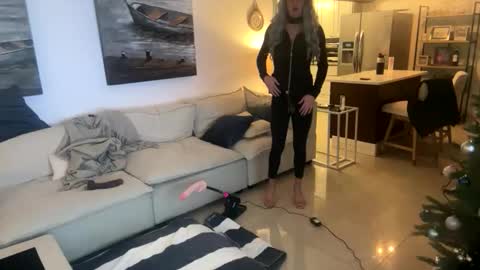 Snapshot of submiss14 chatting on 22, 12, 2025 Sissy Isabella online show from 22, 12, 2025