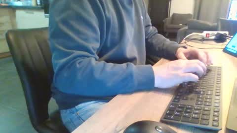 Snapshot of submissivguy chatting on 15, 11, 2025 submissivguy online show from 15, 11, 2025