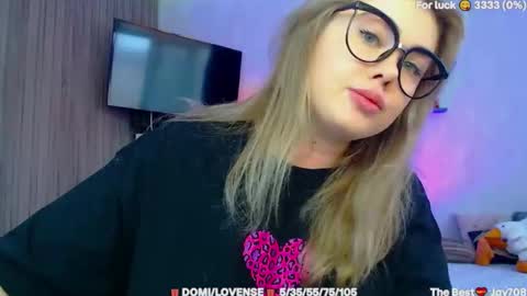 Snapshot of suchcute_ chatting on 6, 3, 2026 suchcute_ online show from 6, 3, 2026