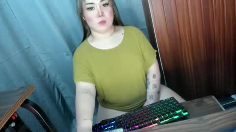 Snapshot of suckinghercock803 chatting on 16, 4, 2026 Millany online show from 16, 4, 2026