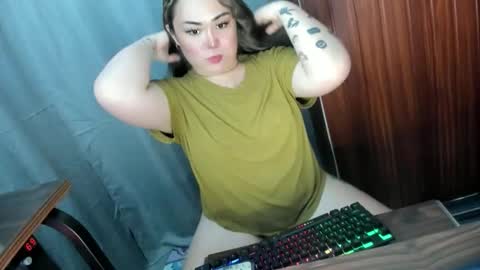 Snapshot of suckinghercock803 chatting on 18, 4, 2026 Millany online show from 18, 4, 2026