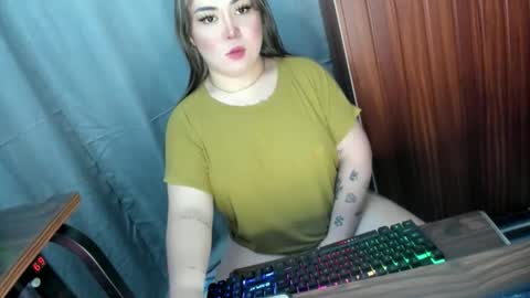 Snapshot of suckinghercock803 chatting on 25, 4, 2026 Millany online show from 25, 4, 2026