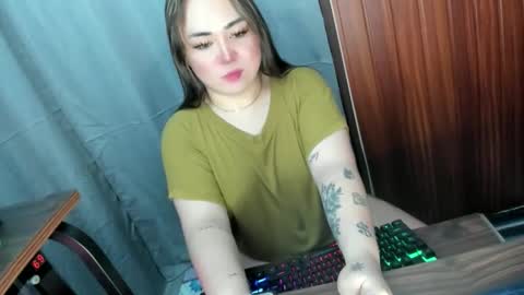 Snapshot of suckinghercock803 chatting on 25, 4, 2026 Millany online show from 25, 4, 2026