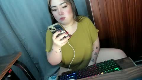 Snapshot of suckinghercock803 chatting on 28, 4, 2026 Millany online show from 28, 4, 2026