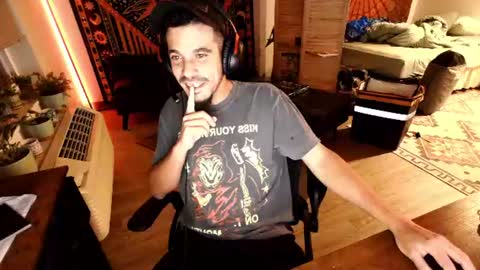 Snapshot of suckmyshroom22 chatting on 19, 7, 2026 Mario online show from 19, 7, 2026