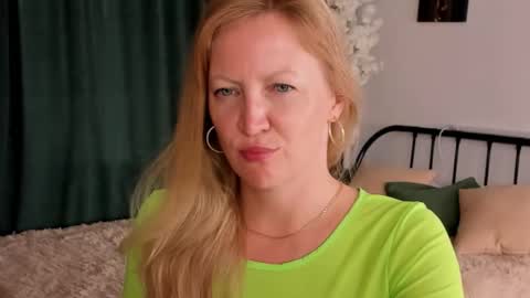 Snapshot of sugamomy chatting on 10, 9, 2025 sugamomy online show from 10, 9, 2025