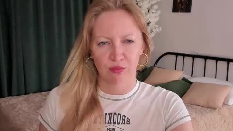 Snapshot of sugamomy chatting on 6, 10, 2025 sugamomy online show from 6, 10, 2025