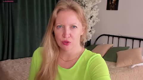 Snapshot of sugamomy chatting on 8, 10, 2025 sugamomy online show from 8, 10, 2025