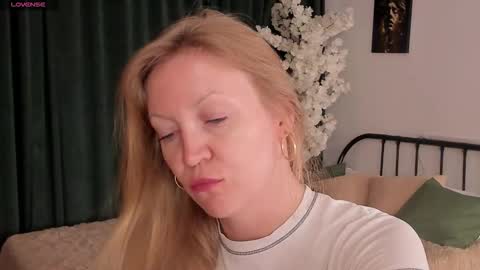 Snapshot of sugamomy chatting on 14, 10, 2025 sugamomy online show from 14, 10, 2025