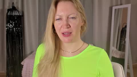 Snapshot of sugamomy chatting on 5, 11, 2025 sugamomy online show from 5, 11, 2025