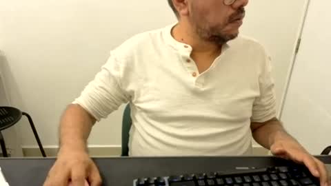 Snapshot of sugarhairybear chatting on 30, 6, 2026 Johnny online show from 30, 6, 2026