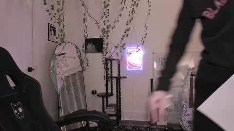 Ella online show from 25, 5, 2026