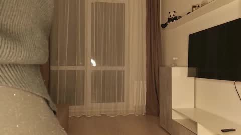 Sugarpeaach online show from 10, 11, 2025