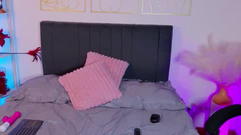 OnlyFans summer holiday online show from 16, 12, 2025