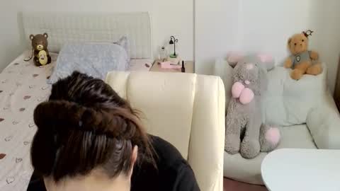 Snapshot of sun_yummy chatting on 1, 12, 2025 Lucis online show from 1, 12, 2025