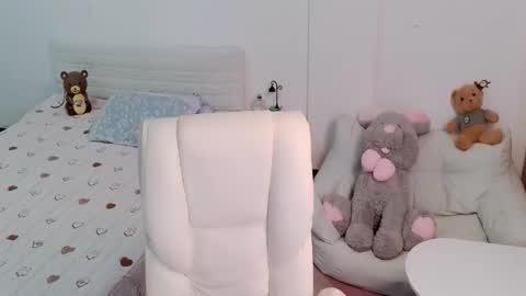 Snapshot of sun_yummy chatting on 14, 12, 2025 Lucis online show from 14, 12, 2025