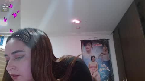 Snapshot of sunflower_dance chatting on 21, 11, 2025 Jeraldine online show from 21, 11, 2025