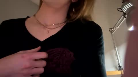 Snapshot of sunfun1992 chatting on 12, 1, 2025 sunfun1992 online show from 12, 1, 2025