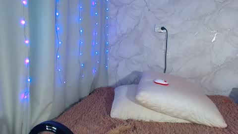 Snapshot of sunloveandwe chatting on 17, 5, 2026 Mistress Eve online show from 17, 5, 2026