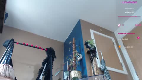 Snapshot of sunni_hottie chatting on 1, 2, 2025 Sunni Knight online show from 1, 2, 2025