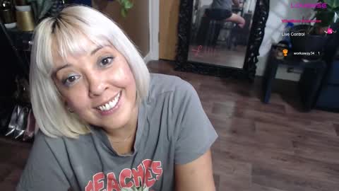 Snapshot of sunni_hottie chatting on 19, 9, 2025 Sunni Knight online show from 19, 9, 2025