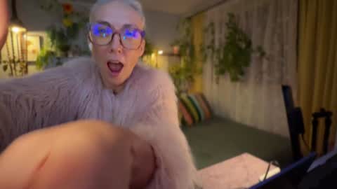 Hi Im Sunnie - Next show Friday August 1 online show from 21, 11, 2025