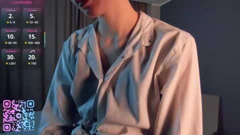 Snapshot of sunnivagaillard chatting on 8, 3, 2026 Kiki online show from 8, 3, 2026