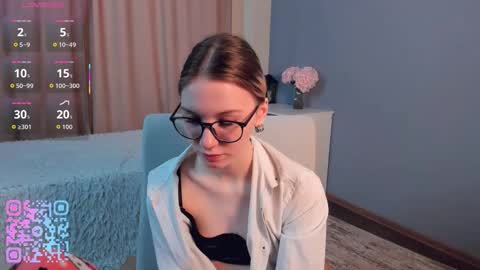 Snapshot of sunnivagaillard chatting on 8, 3, 2026 Kiki online show from 8, 3, 2026