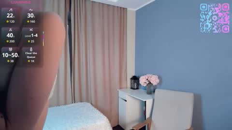 Snapshot of sunnivagaillard chatting on 18, 3, 2026 Kiki online show from 18, 3, 2026