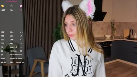 Snapshot of sunnivagaillard chatting on 23, 3, 2026 Kiki online show from 23, 3, 2026